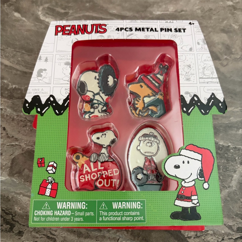 Peanuts Snoopy and‎ Friends Metal Pin Collection